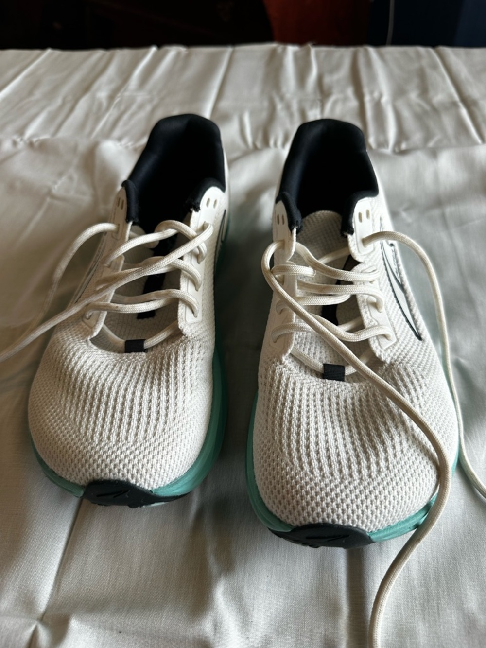 Women’s  Altra White Knit Running Shoes with Mint Accents and Black Collar